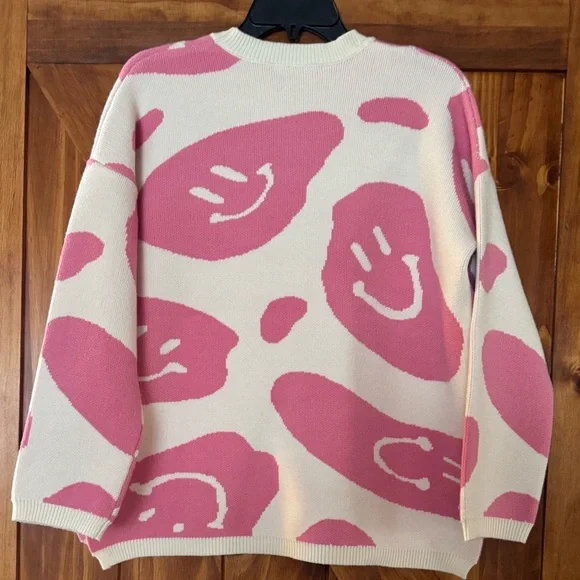 Women’s Moon & Madison Smiley Face Sweater Oversized - Picture 2 of 6